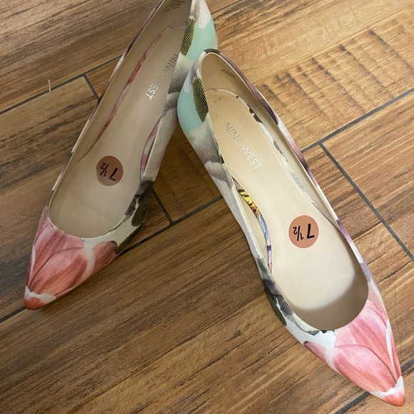 7’1/2 New Calvin Klein Heels - Picture 2 of 5